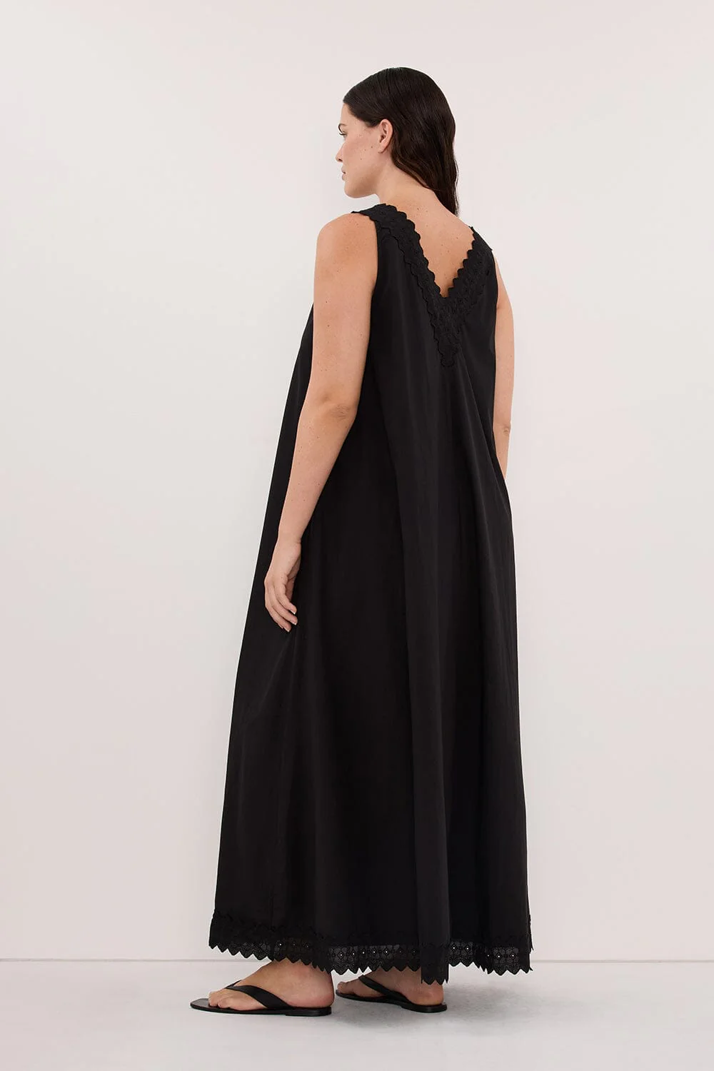ANNABEL BLACK SLEEVELESS V NECK MIDI DRESS - Image 7