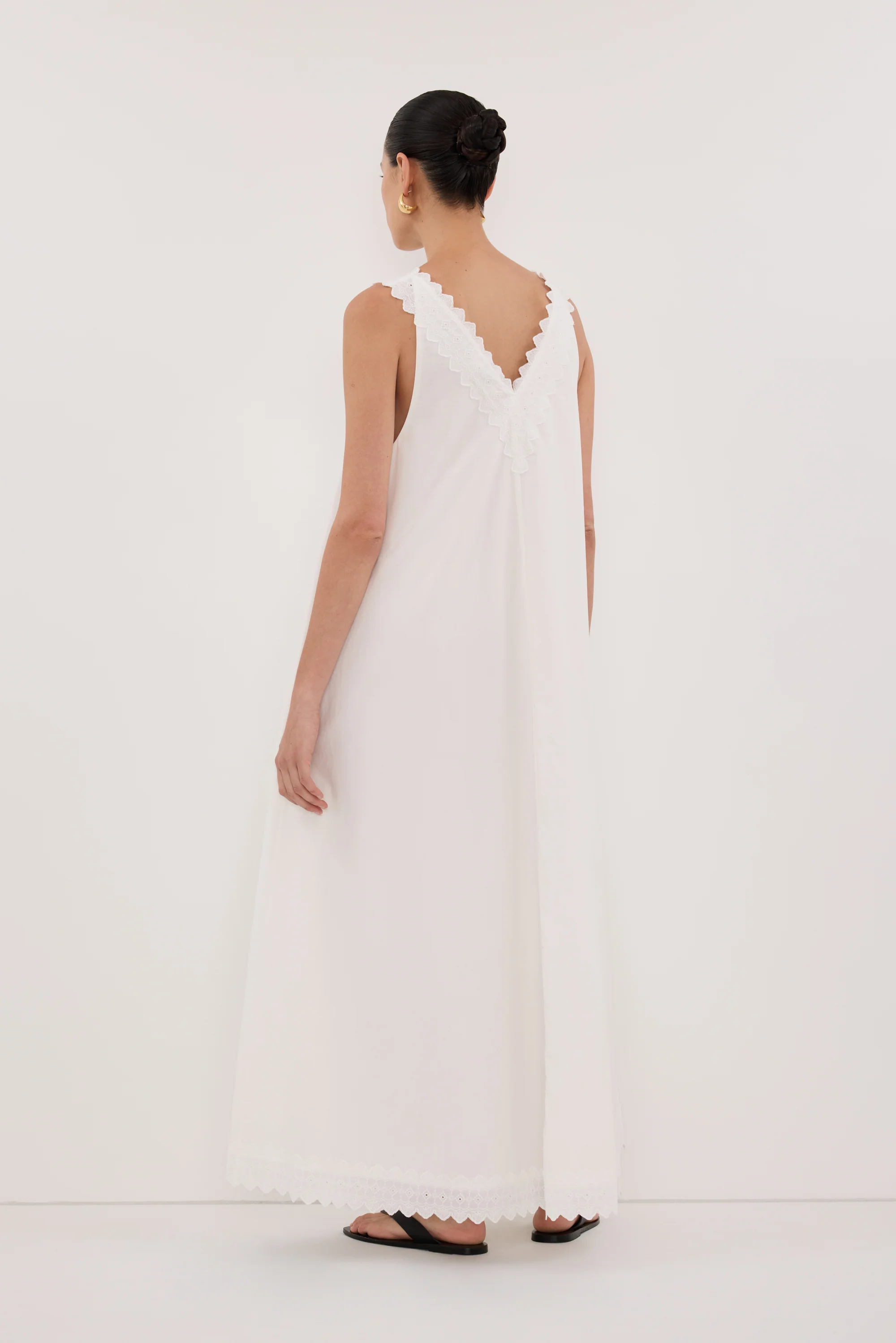 ANNABEL WHITE SLEEVELESS V NECK MIDI DRESS - Image 4