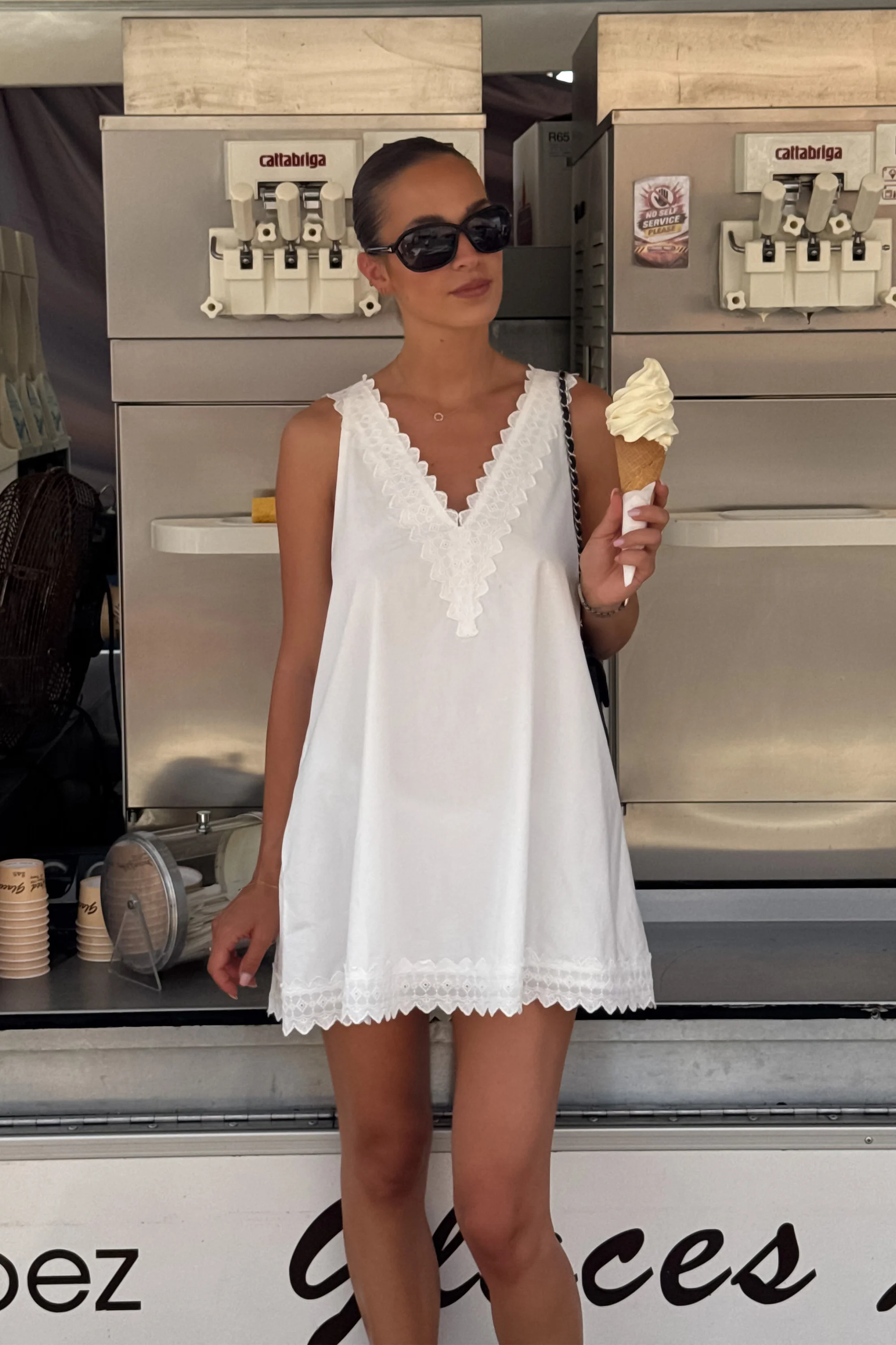 ANNABEL WHITE SLEEVELESS V NECK MINI DRESS