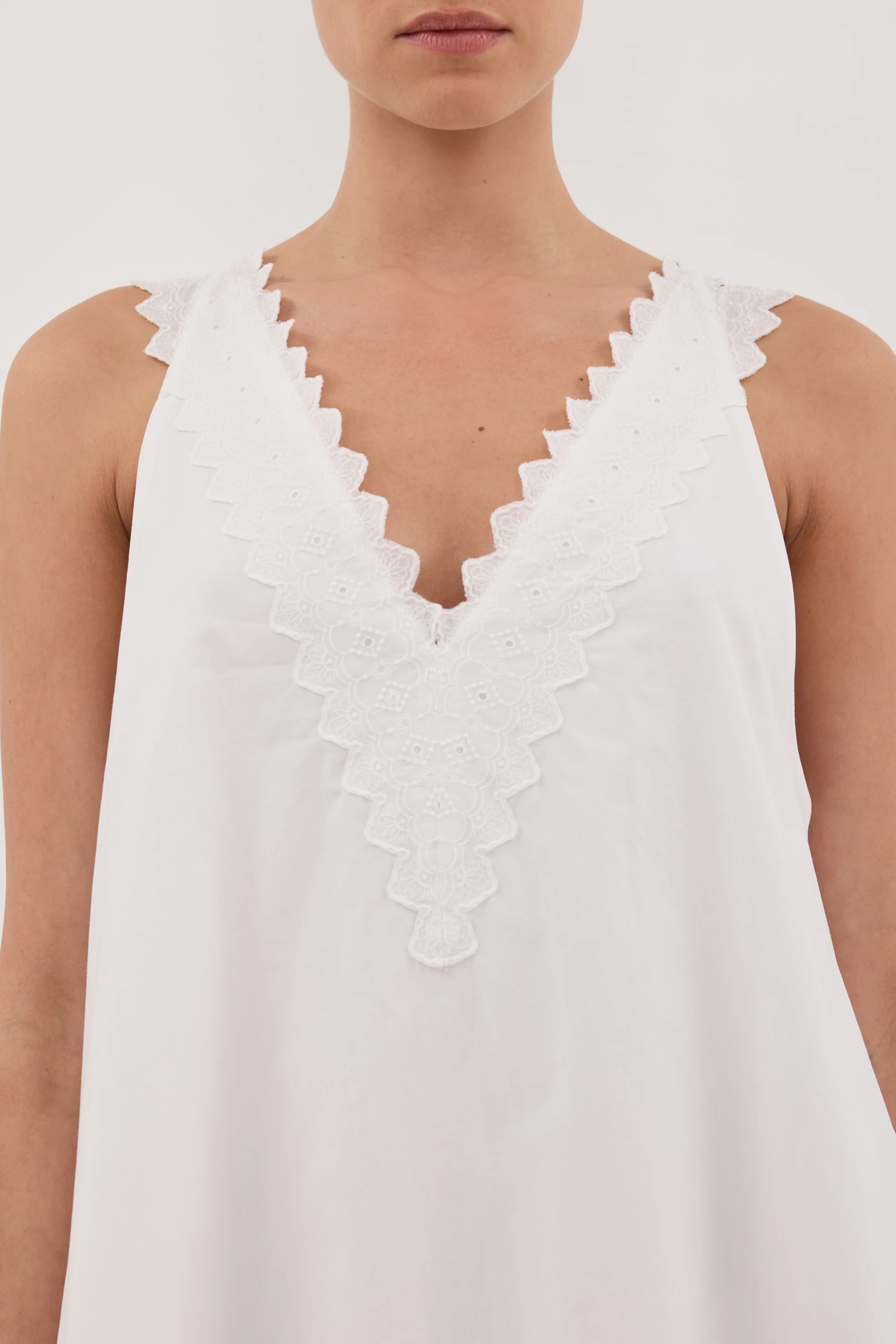 ANNABEL WHITE SLEEVELESS V NECK MINI DRESS - Image 6