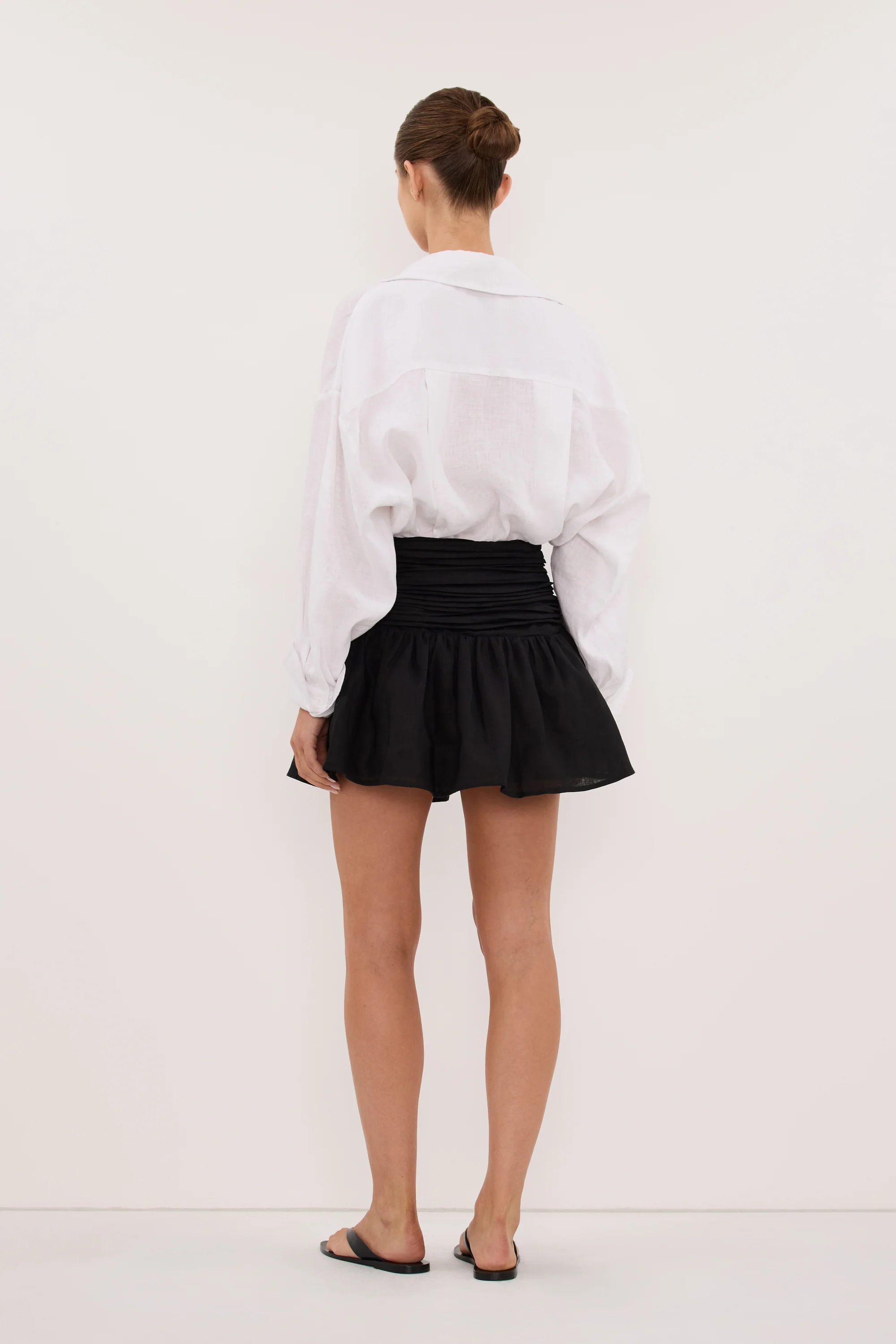 CATANIA BLACK LINEN MINI SKIRT - Image 4
