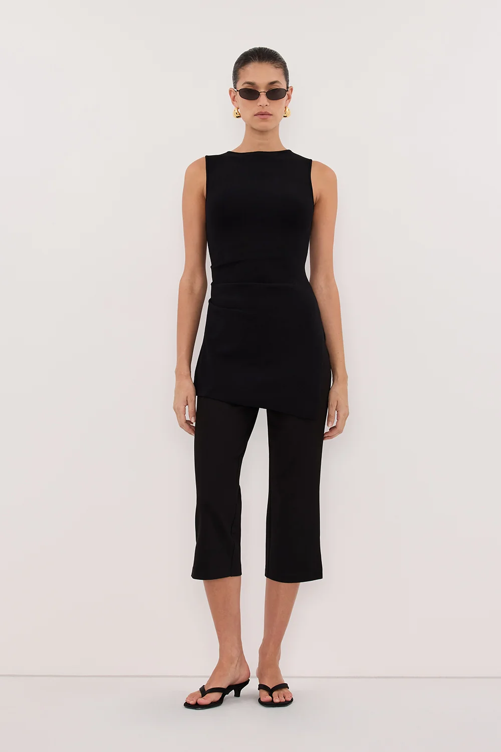 CLEO BLACK SLEEVELESS LONGLINE KNIT TOP 