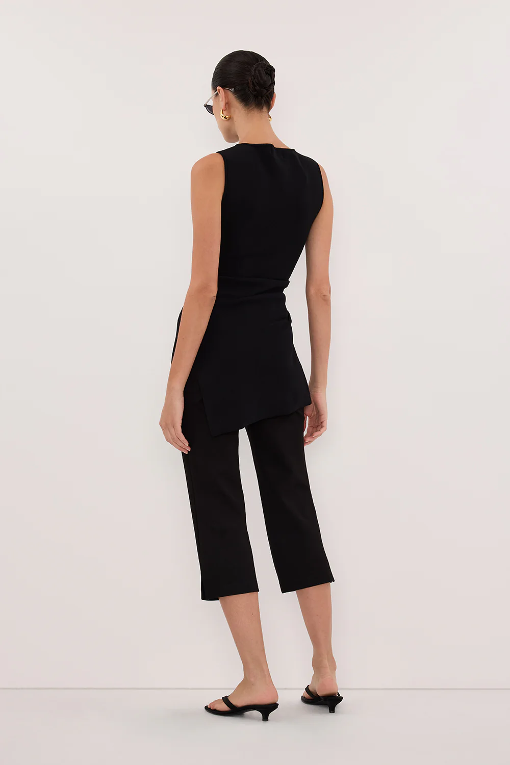 CLEO BLACK SLEEVELESS LONGLINE KNIT TOP  - Image 4