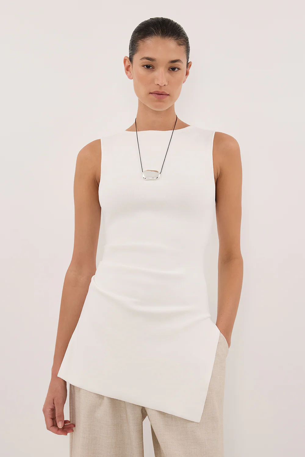 CLEO WHITE SLEEVELESS LONGLINE KNIT TOP  - Image 2