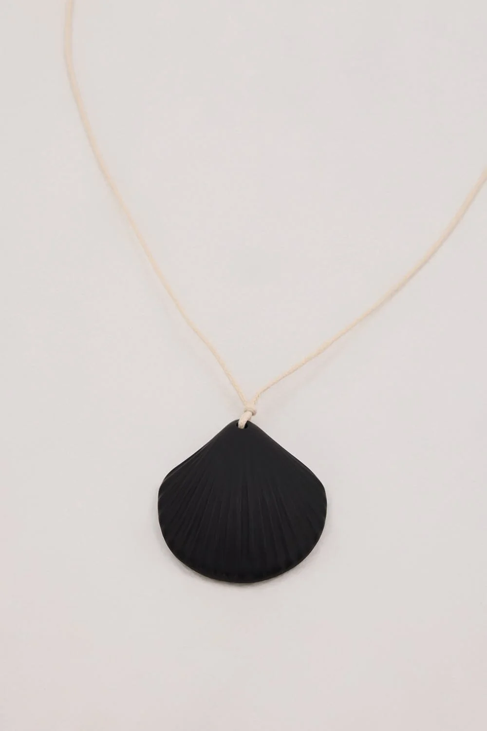 HEAVEN MAYHEM ASTER BLACK NECKLACE - Image 3