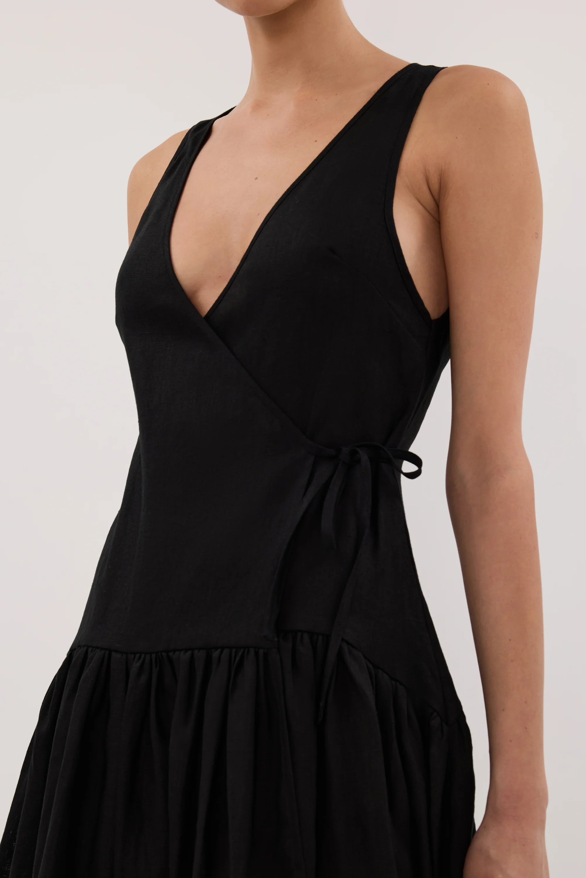 ILIO BLACK SLEEVELESS LINEN WRAP MIDI DRESS - Image 5