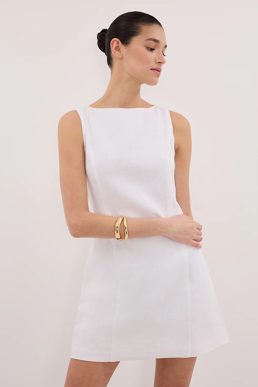 LACY WHITE SLEEVELESS LINEN MINI DRESS - Image 2