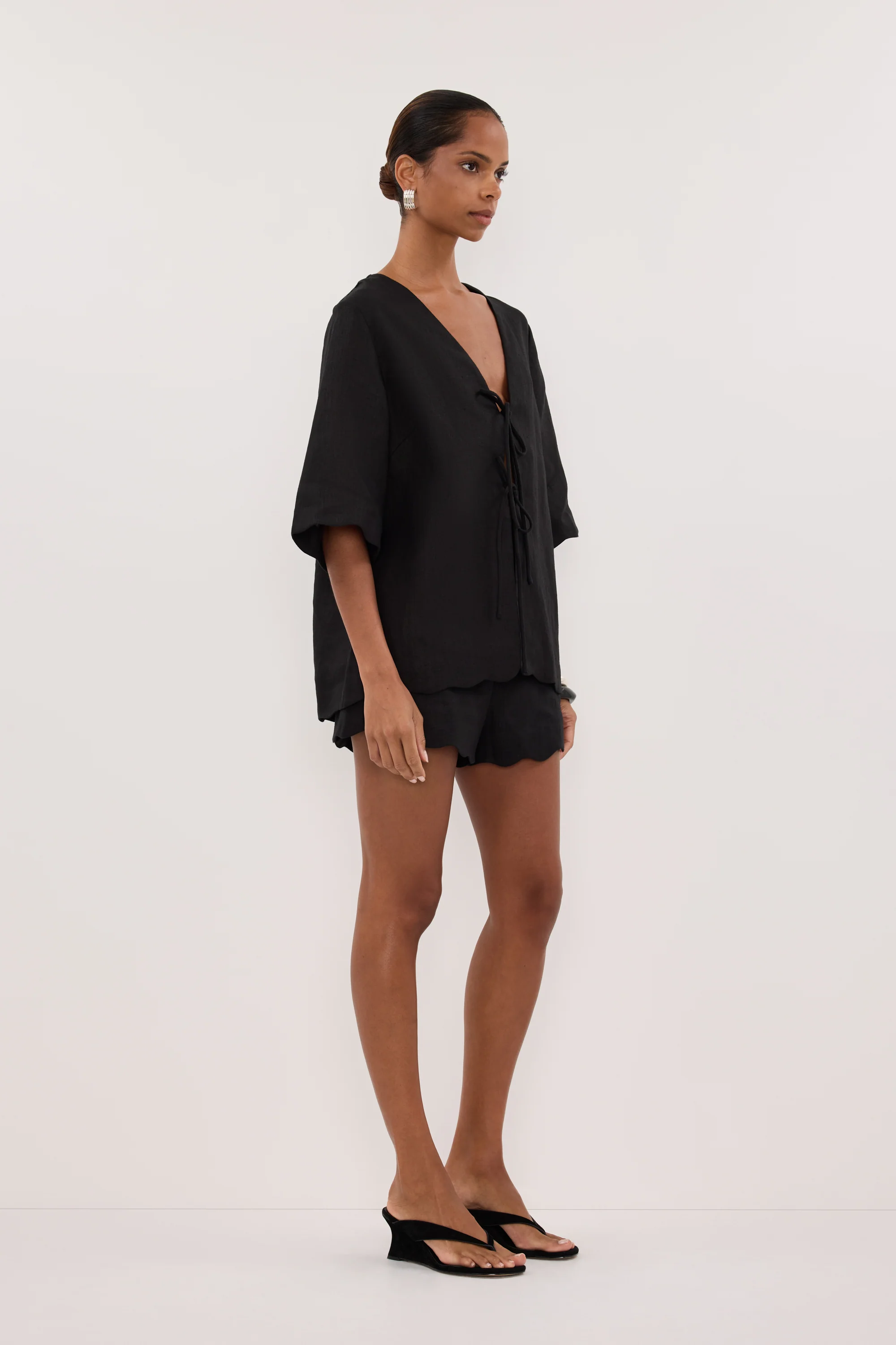 LELA BLACK SHORT SLEEVE LINEN SHIRT - Image 3