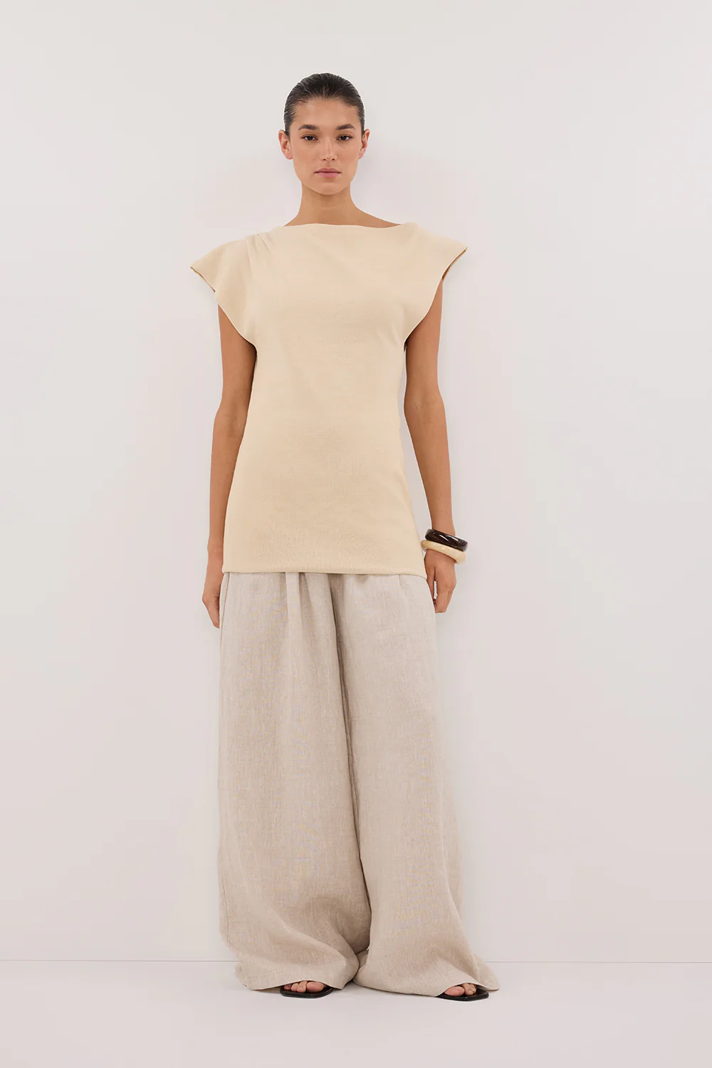 LIA NATURAL SLEEVELESS KNIT TOP