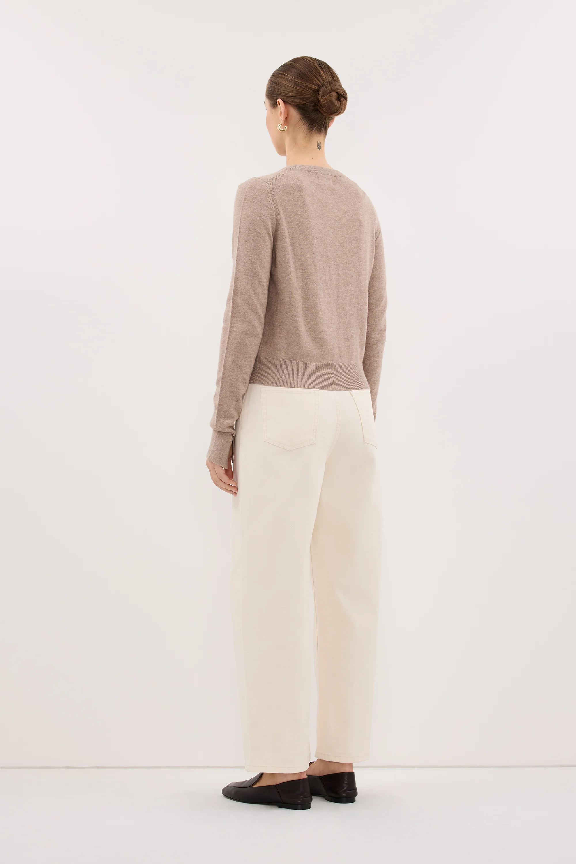 LIVIA OAT MARLE KNIT V NECK JUMPER - Image 4