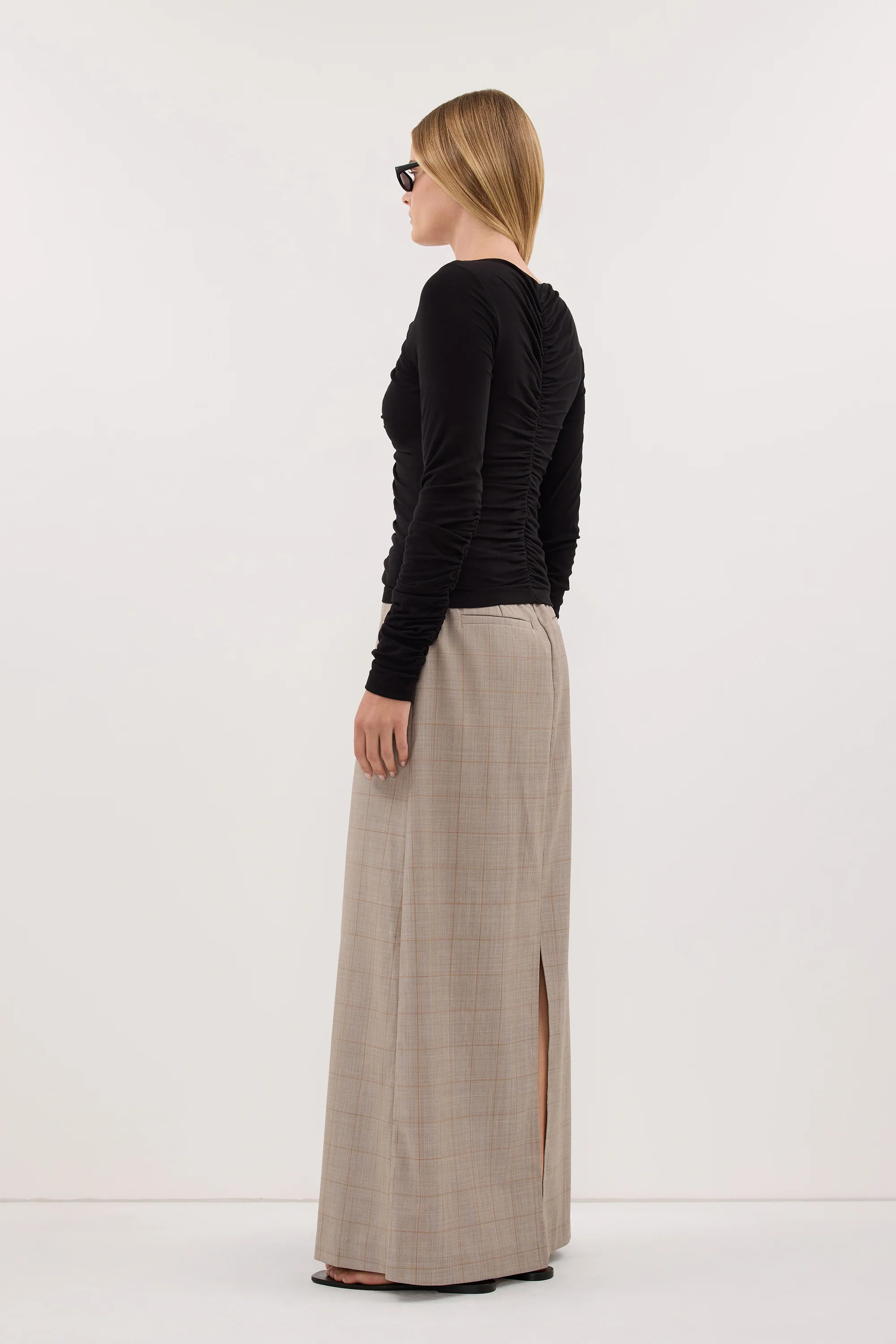 LORNE BLACK V NECK GATHERED TOP - Image 3