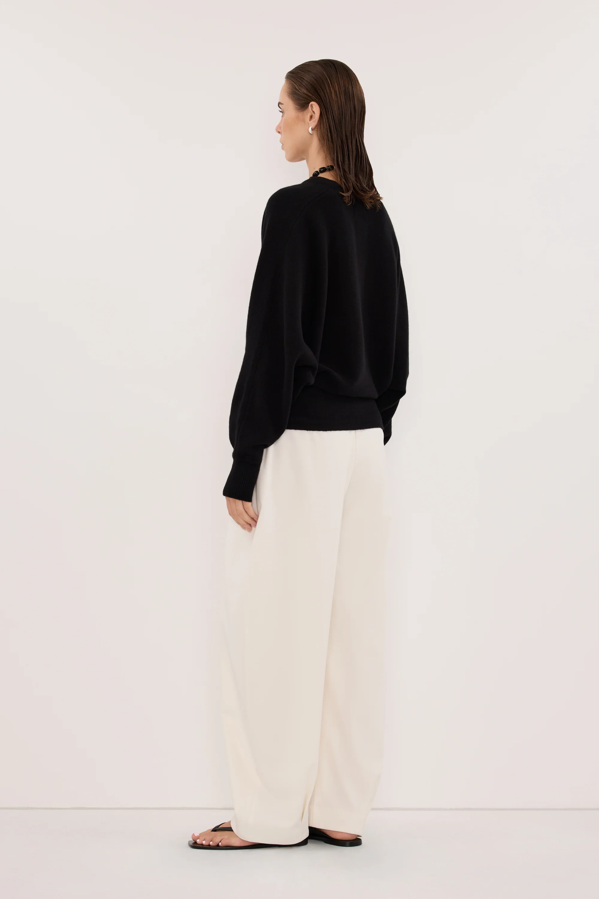 LUMI BLACK V NECK MERINO KNIT JUMPER - Image 4