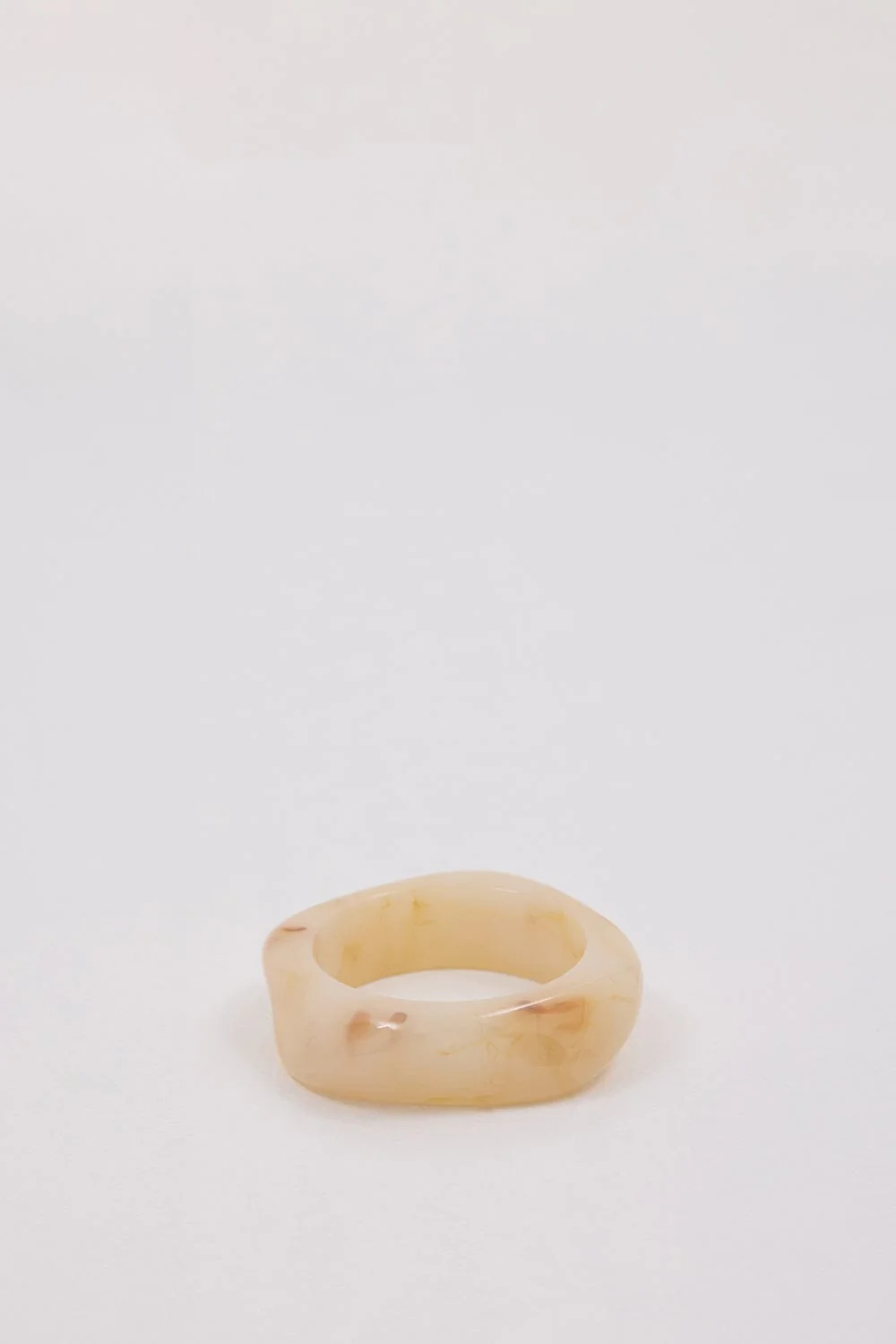 NOAH THE LABEL CREAM RESIN BANGLE