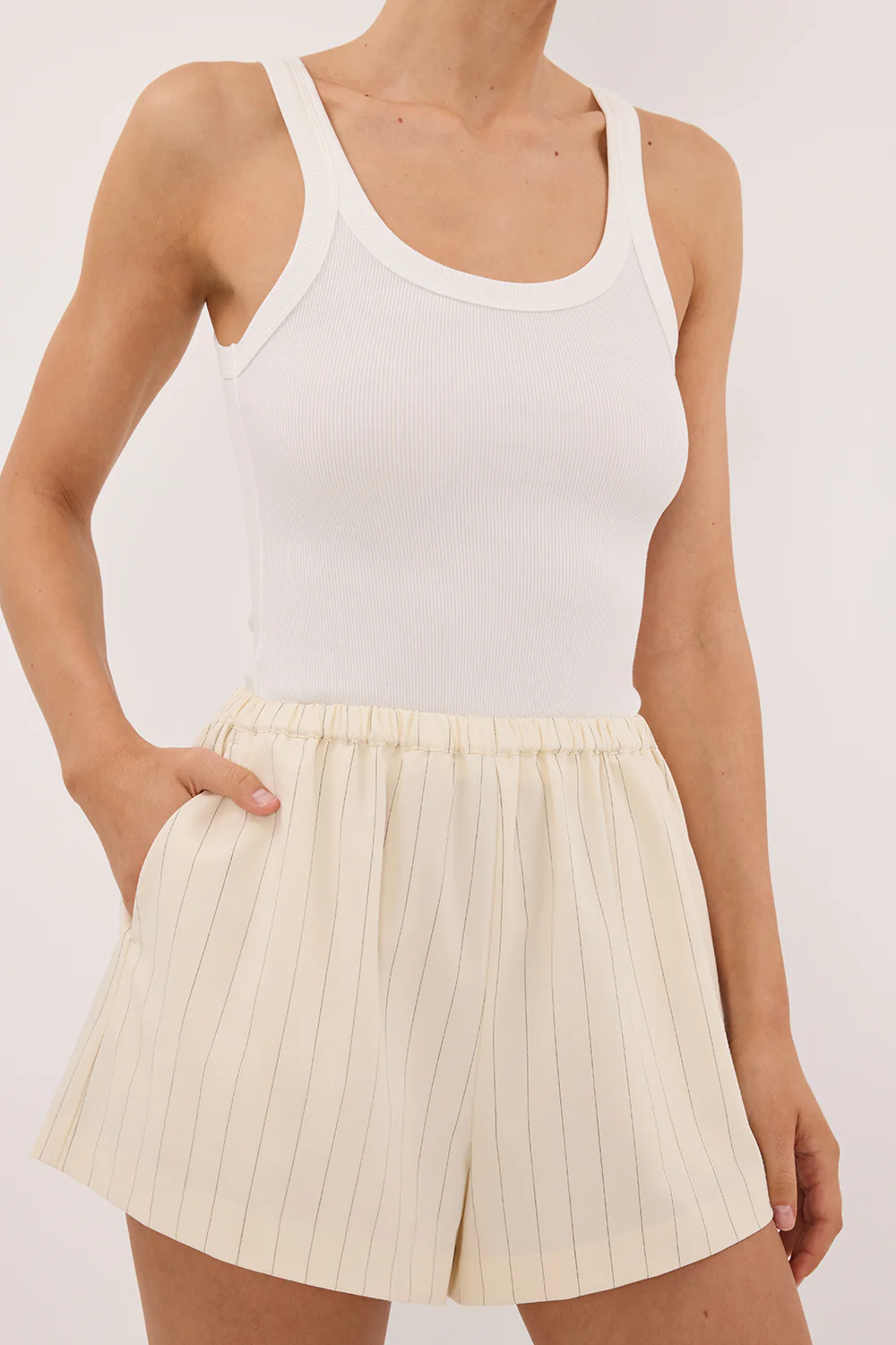 SIAN CREAM PINSTRIPE ELASTIC SHORT - Image 4