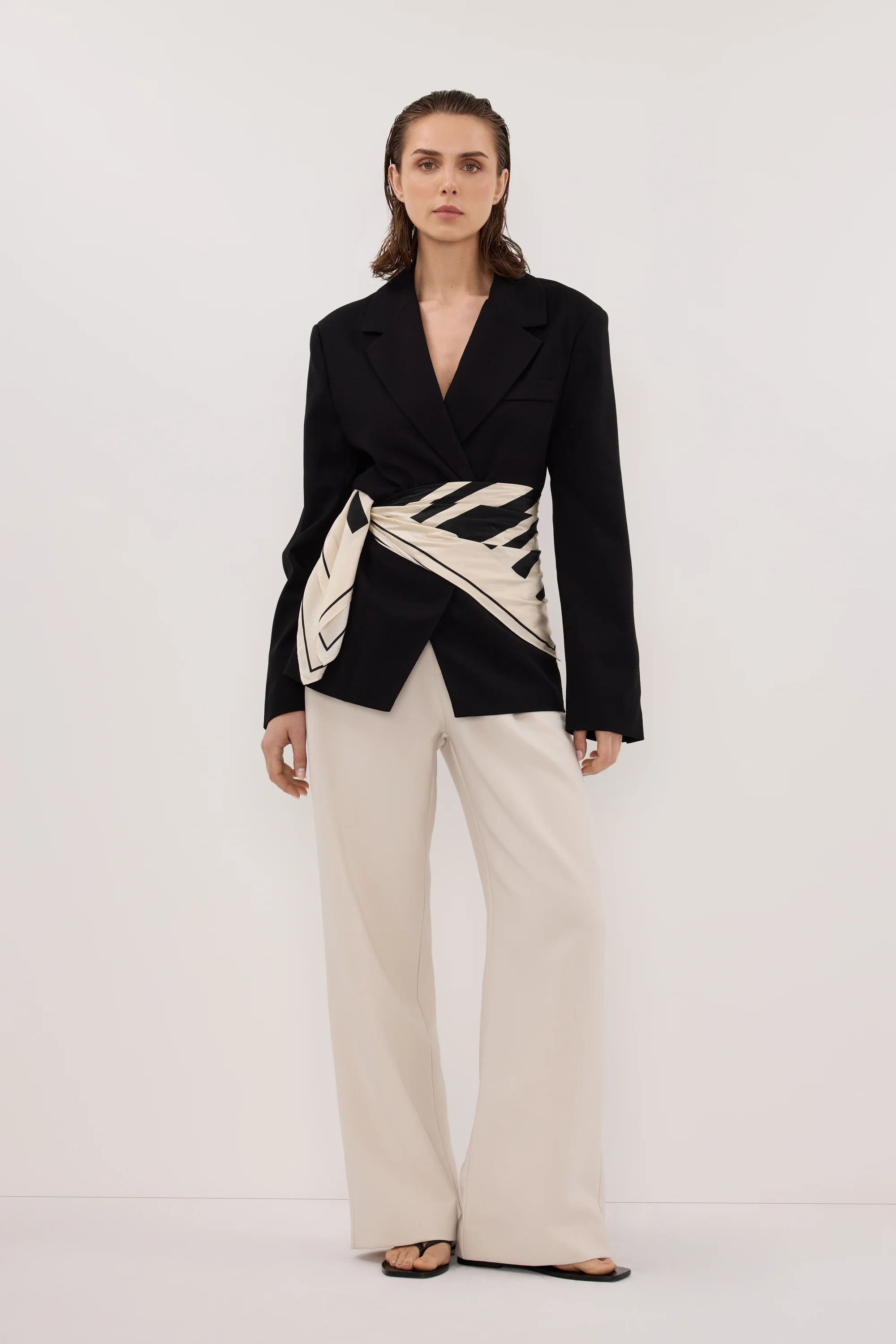SURI BLACK CINCHED BLAZER