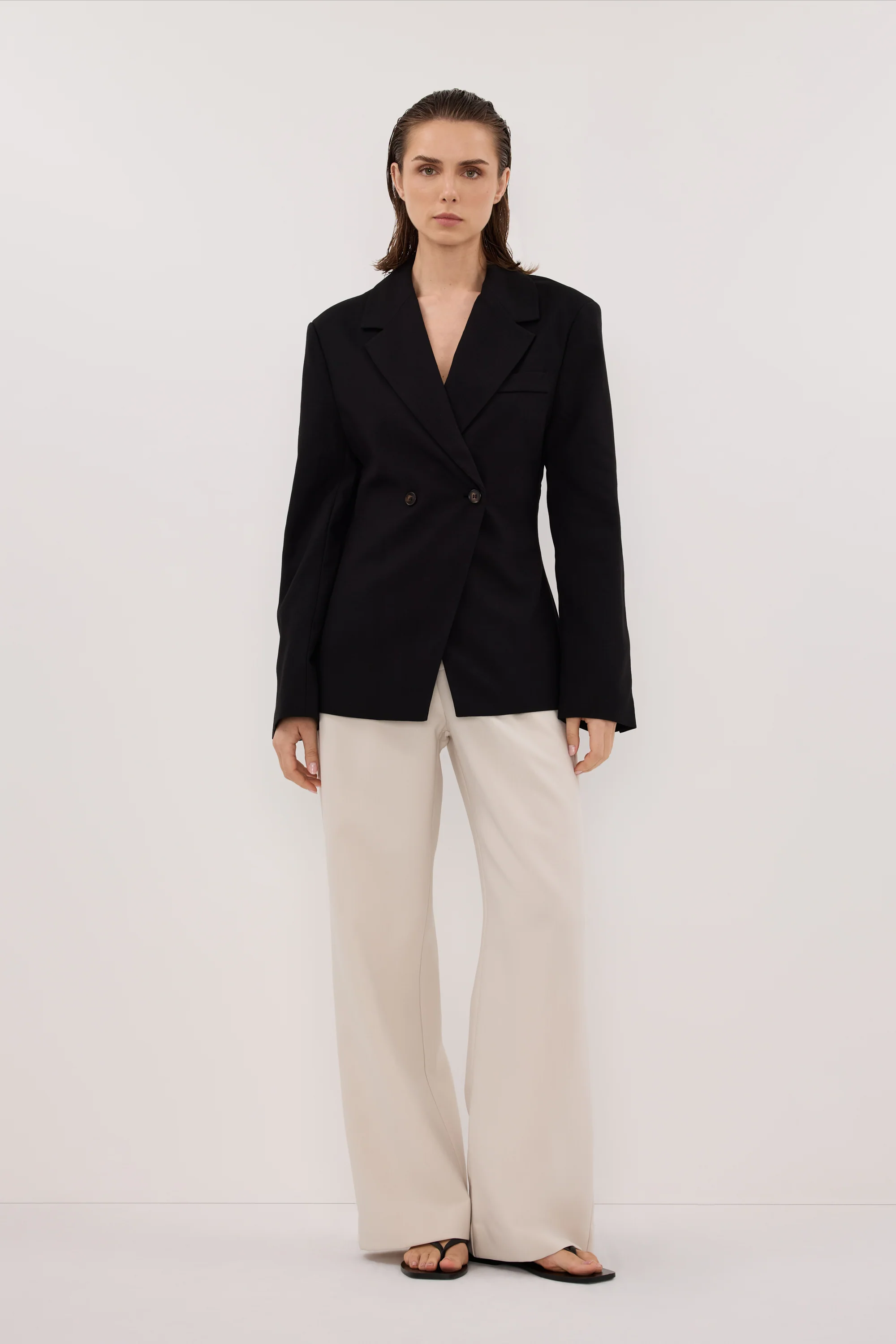 SURI BLACK CINCHED BLAZER - Image 6