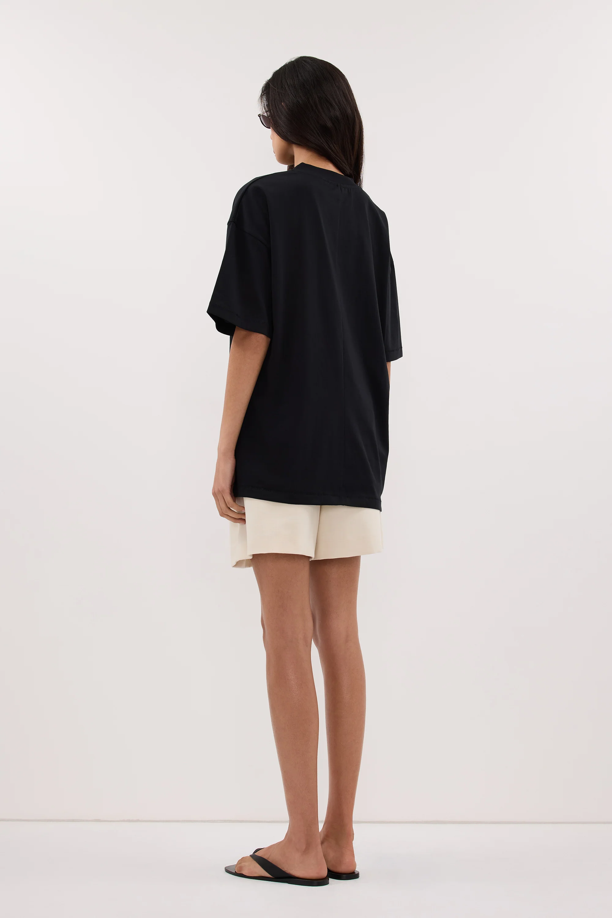 TYRA BLACK BOYFRIEND TEE - Image 4