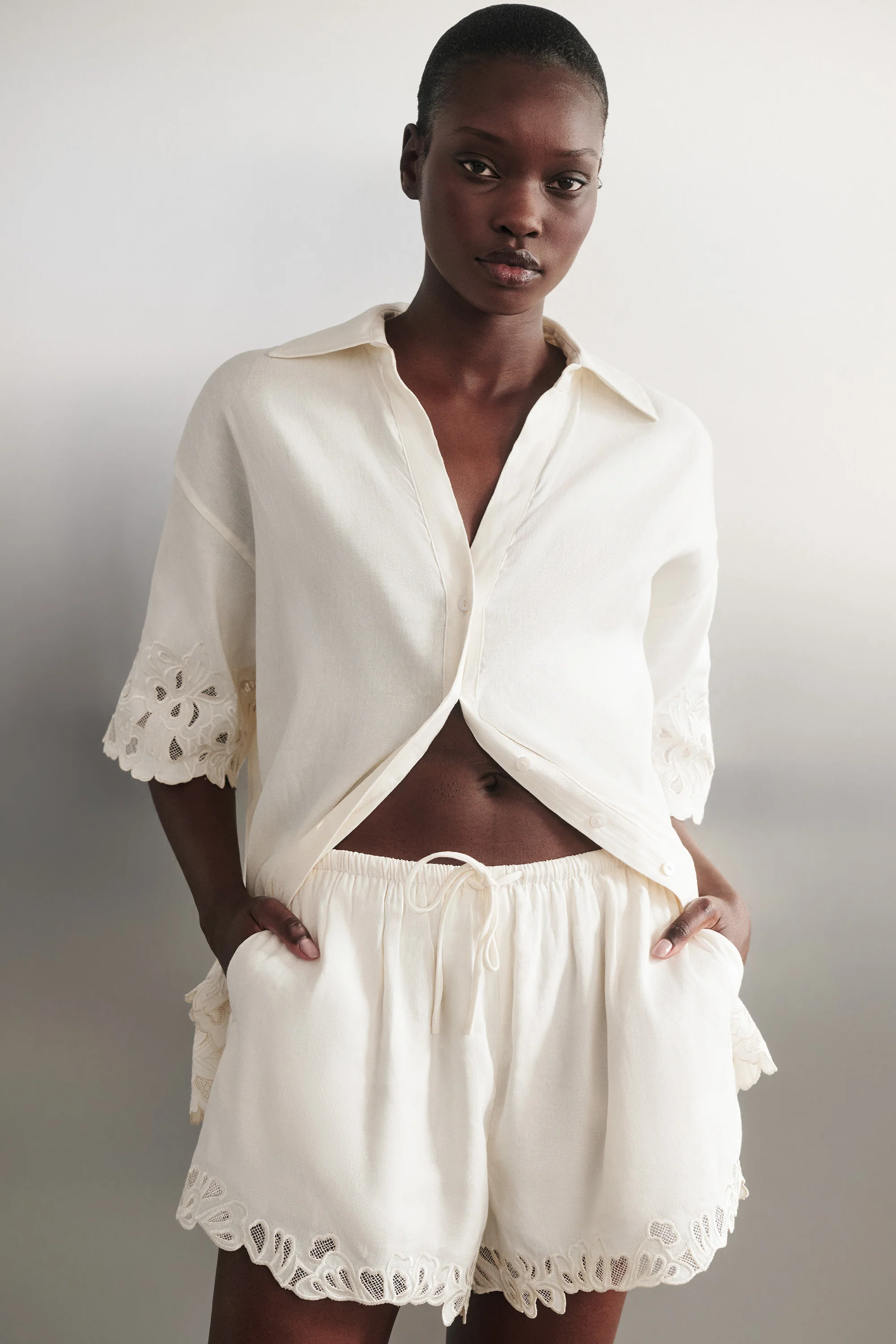 ZARIA OFF WHITE SHORT - Image 2