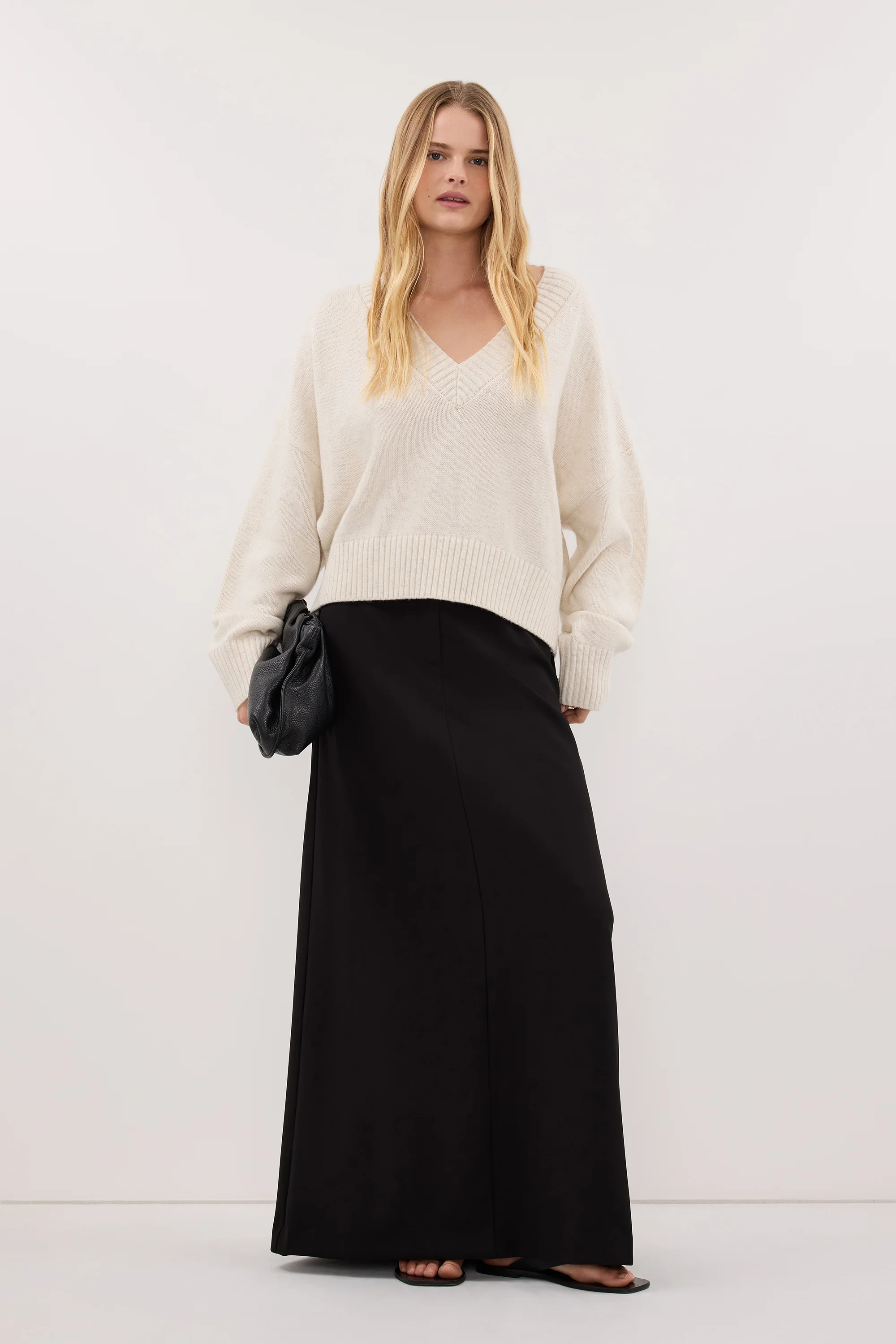 ZELLA IVORY V NECK KNIT JUMPER