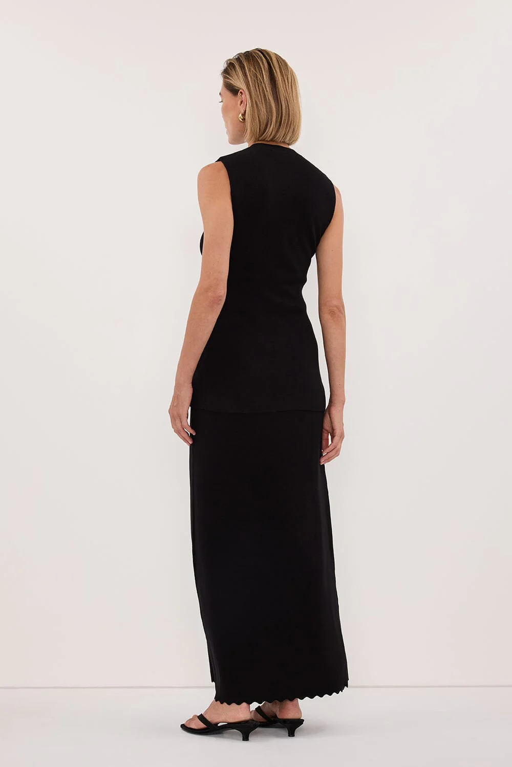 ZOE BLACK SCALLOPED KNIT VEST - Image 3